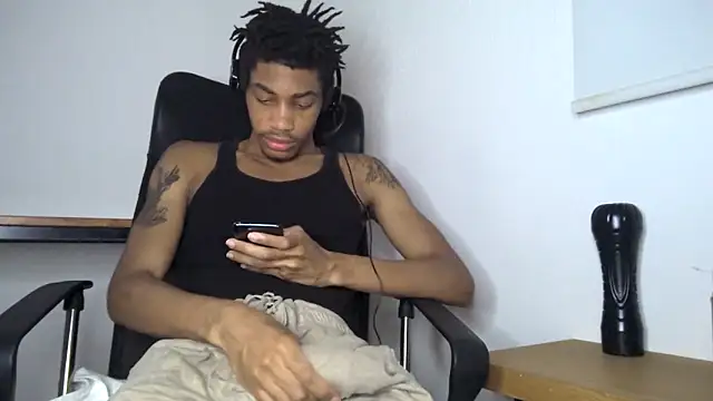 Snapshot of Skinnyblackman chatting on May 2026 04:50:01 AM Skinnyblackman online show from May 2026 04:50:01 AM