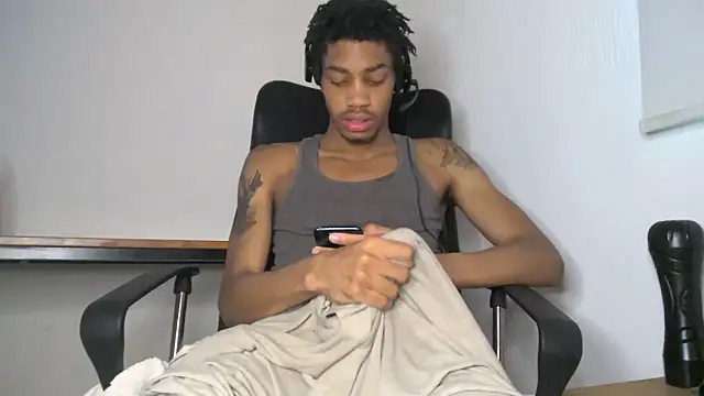 Snapshot of Skinnyblackman chatting on May 2026 11:35:01 PM Skinnyblackman online show from May 2026 11:35:01 PM