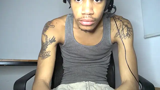 Snapshot of Skinnyblackman chatting on June 2026 05:43:02 AM Skinnyblackman online show from June 2026 05:43:02 AM
