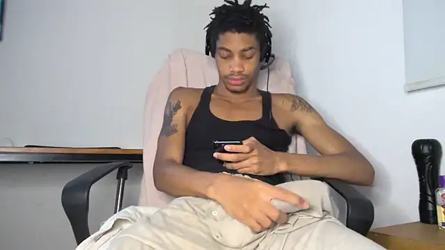 Snapshot of Skinnyblackman chatting on June 2026 06:14:02 AM Skinnyblackman online show from June 2026 06:14:02 AM