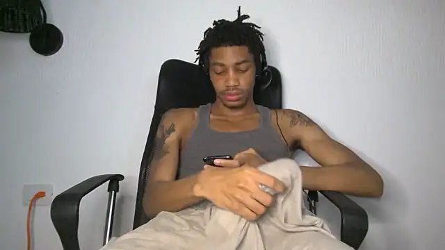 Snapshot of Skinnyblackman chatting on June 2026 03:31:01 AM Skinnyblackman online show from June 2026 03:31:01 AM