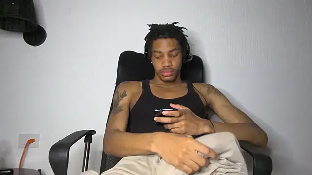 Snapshot of Skinnyblackman chatting on June 2026 03:24:02 AM Skinnyblackman online show from June 2026 03:24:02 AM