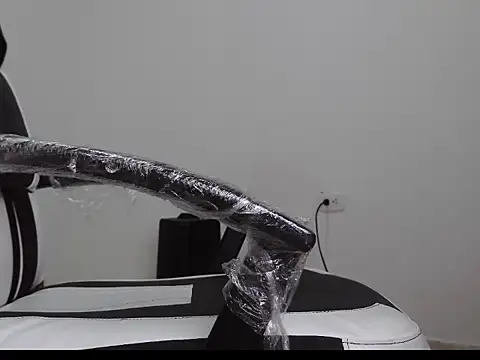 Snapshot of queen_findom chatting on September 2025 04:46:02 AM queen findom online show from September 2025 04:46:02 AM