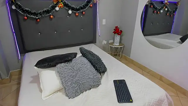 Snapshot of emma_lye chatting on December 2024 02:38:02 PM emma lye online show from December 2024 02:38:02 PM