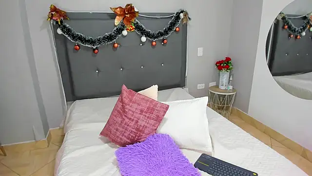 Snapshot of emma_lye chatting on December 2024 11:17:02 PM emma lye online show from December 2024 11:17:02 PM