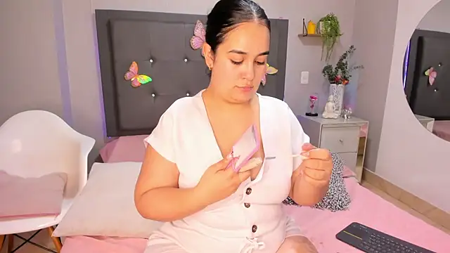 emma lye online show from July 2026 07:38:02 PM