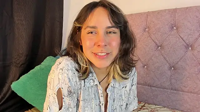 Snapshot of riley_colors chatting on February 2025 11:26:01 PM riley colors online show from February 2025 11:26:01 PM