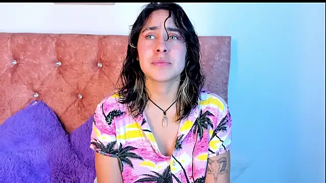 Snapshot of riley_colors chatting on March 2025 01:25:02 AM riley colors online show from March 2025 01:25:02 AM