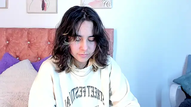 Snapshot of riley_colors chatting on March 2025 10:07:02 PM riley colors online show from March 2025 10:07:02 PM