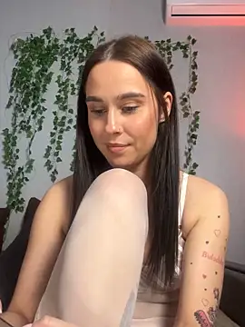 Snapshot of MiaNell chatting on December 2025 11:23:02 PM MiaNell online show from December 2025 11:23:02 PM