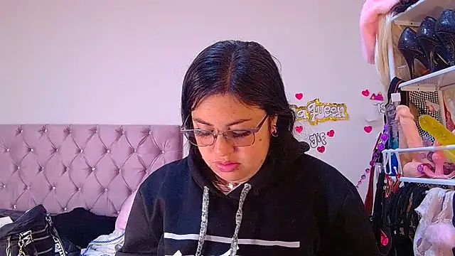 lanaqueen699 online show from May 2026 12:35:02 PM