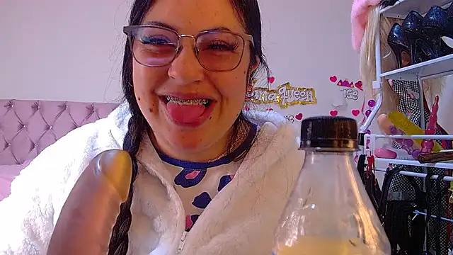 lanaqueen699 online show from June 2026 12:31:02 PM