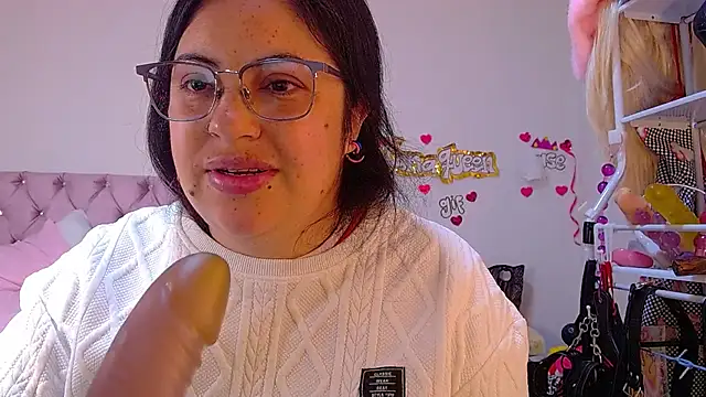 lanaqueen699 online show from June 2026 12:17:01 PM