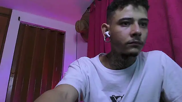 Snapshot of Ceder-Calistenes chatting on November 2025 06:01:01 AM Ceder-Calistenes online show from November 2025 06:01:01 AM