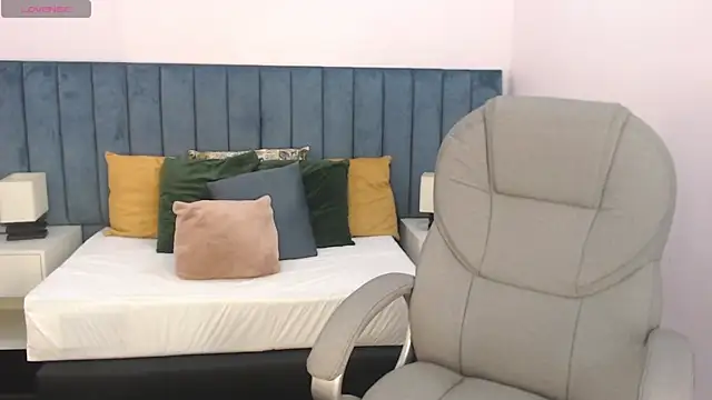 april bunnyy online show from December 2025 08:04:01 PM