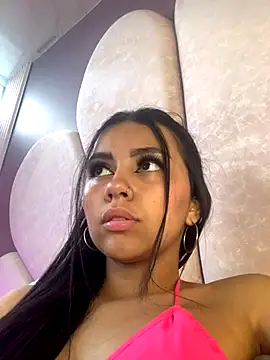 Snapshot of Larabrooks chatting on September 2025 05:58:01 PM Larabrooks online show from September 2025 05:58:01 PM