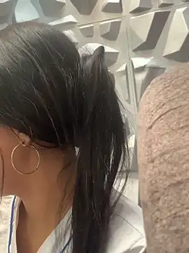 Snapshot of Larabrooks chatting on October 2025 06:14:02 PM Larabrooks online show from October 2025 06:14:02 PM