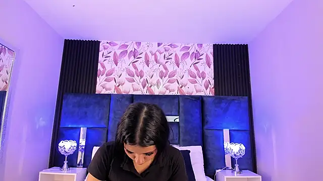 Snapshot of Larabrooks chatting on October 2025 07:14:02 PM Larabrooks online show from October 2025 07:14:02 PM