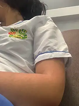 Snapshot of Larabrooks chatting on October 2025 06:21:01 PM Larabrooks online show from October 2025 06:21:01 PM