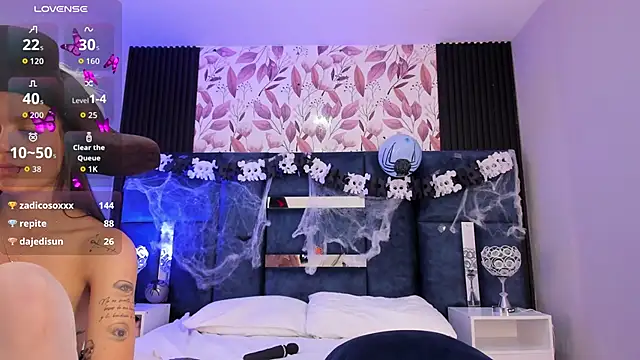 Snapshot of Larabrooks chatting on October 2025 08:00:02 AM Larabrooks online show from October 2025 08:00:02 AM