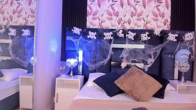 Snapshot of Larabrooks chatting on October 2025 07:38:02 PM Larabrooks online show from October 2025 07:38:02 PM