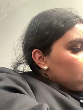 Larabrooks online show from February 2026 06:59:02 PM