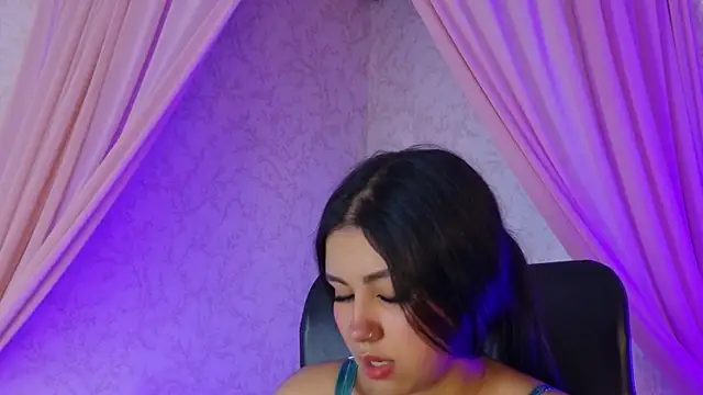 Larabrooks online show from May 2026 07:10:02 PM