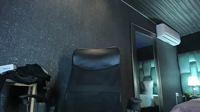 Larabrooks online show from June 2026 07:02:01 PM