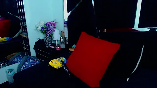 Snapshot of UnderBaby_ chatting on January 2025 08:33:02 PM UnderBaby online show from January 2025 08:33:02 PM