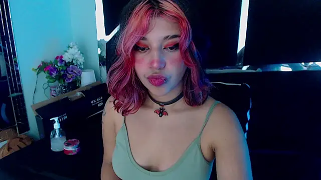 Snapshot of UnderBaby_ chatting on January 2025 08:15:02 PM UnderBaby online show from January 2025 08:15:02 PM