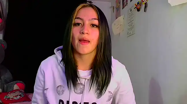 Snapshot of lucycherry__ chatting on December 2024 02:19:02 AM lucycherry online show from December 2024 02:19:02 AM