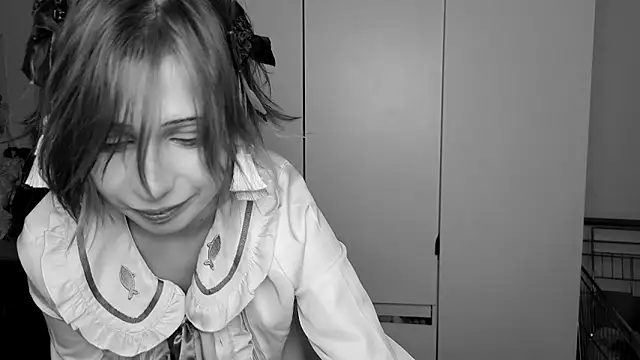 Moon Lollie  online show from November 2025 11:04:02 PM