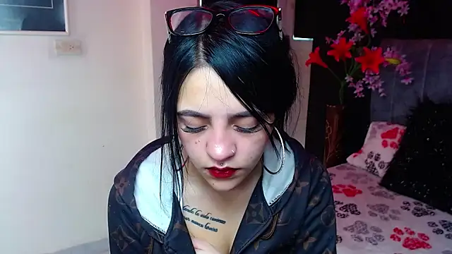 Violettasquirt online show from December 2025 01:50:02 PM