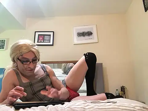 lolaisagoodtime online show from February 2025 01:24:01 AM