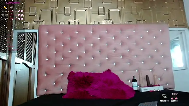 Molly gomez  online show from March 2025 07:37:01 PM