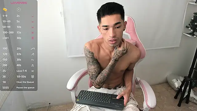 Snapshot of Damon__333 chatting on December 2024 06:06:02 PM Damon 333 online show from December 2024 06:06:02 PM