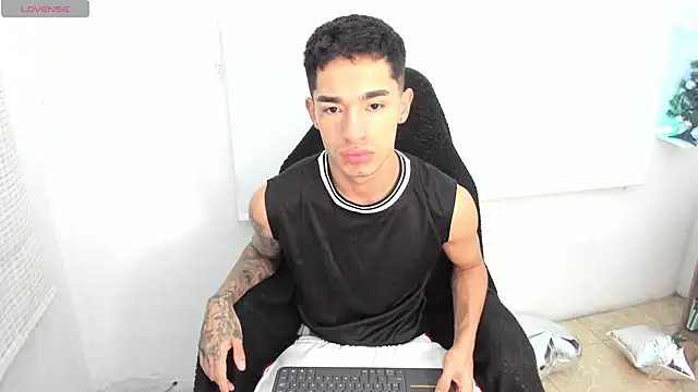 Snapshot of Damon__333 chatting on January 2025 12:17:02 AM Damon 333 online show from January 2025 12:17:02 AM