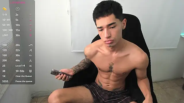 Snapshot of Damon__333 chatting on January 2025 09:20:01 PM Damon 333 online show from January 2025 09:20:01 PM