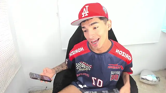 Snapshot of Damon__333 chatting on February 2025 10:47:01 PM Damon 333 online show from February 2025 10:47:01 PM