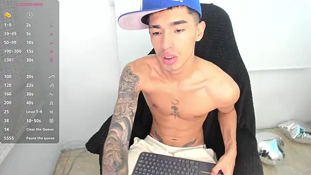 Snapshot of Damon__333 chatting on February 2025 11:48:02 PM Damon 333 online show from February 2025 11:48:02 PM