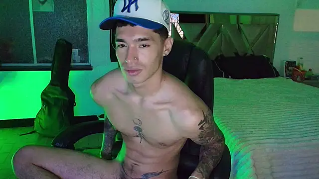 Snapshot of Damon__333 chatting on October 2025 06:47:02 AM Damon 333 online show from October 2025 06:47:02 AM