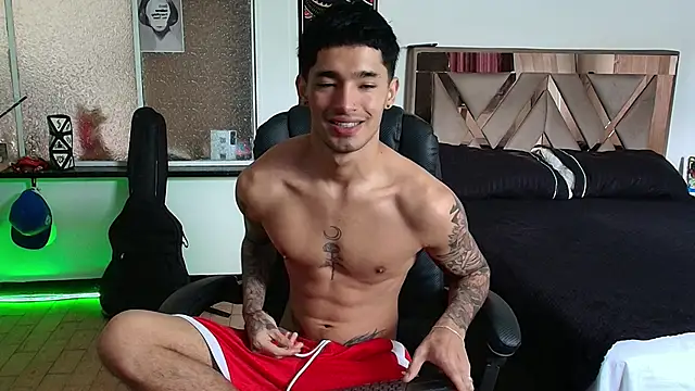 Snapshot of Damon__333 chatting on October 2025 07:03:01 PM Damon 333 online show from October 2025 07:03:01 PM