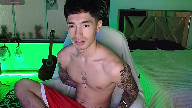 Snapshot of Damon__333 chatting on November 2025 11:37:01 PM Damon 333 online show from November 2025 11:37:01 PM