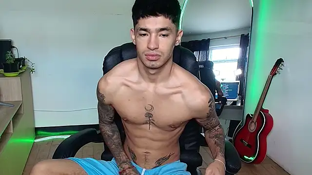 Snapshot of Damon__333 chatting on November 2025 06:12:01 PM Damon 333 online show from November 2025 06:12:01 PM