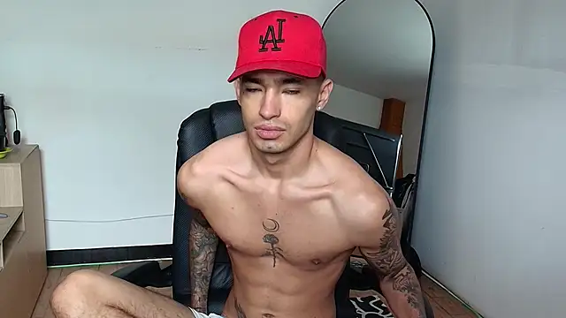 Snapshot of Damon__333 chatting on November 2025 06:32:01 PM Damon 333 online show from November 2025 06:32:01 PM