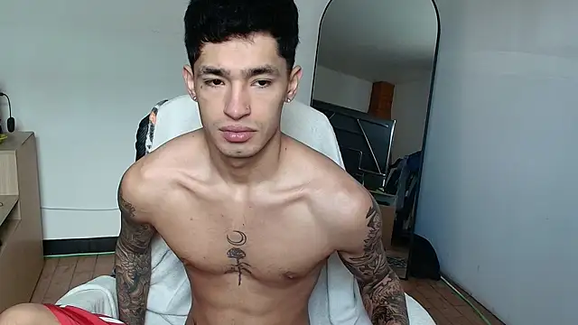 Snapshot of Damon__333 chatting on December 2025 05:51:02 PM Damon 333 online show from December 2025 05:51:02 PM