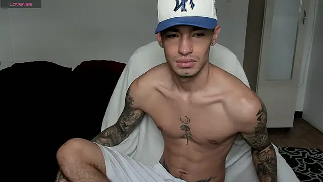 Snapshot of Damon__333 chatting on February 2026 04:14:01 PM Damon 333 online show from February 2026 04:14:01 PM