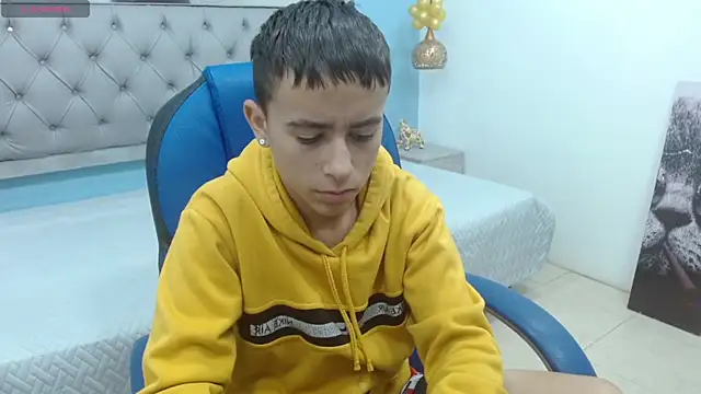 Snapshot of Xavii18 chatting on January 2025 03:32:02 PM Xavii18 online show from January 2025 03:32:02 PM