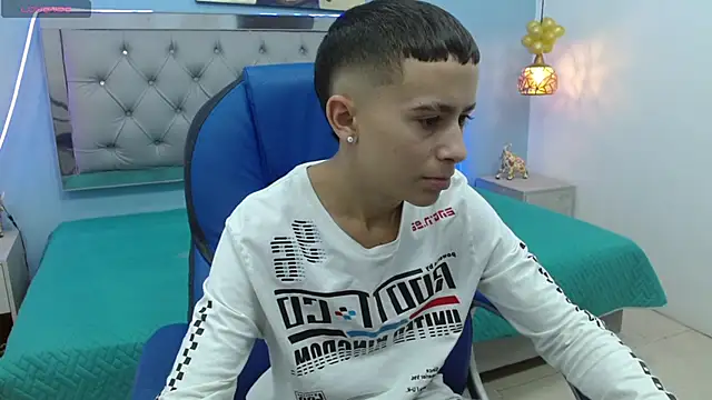 Snapshot of Xavii18 chatting on February 2025 05:16:01 PM Xavii18 online show from February 2025 05:16:01 PM