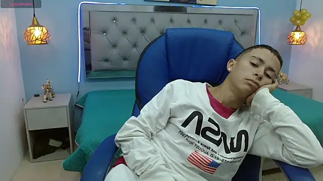 Snapshot of Xavii18 chatting on February 2025 04:03:01 PM Xavii18 online show from February 2025 04:03:01 PM